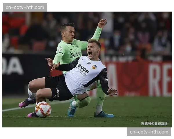 毕巴后卫维维安谈现代边后卫职责:必须在攻防两端提供稳定输出 毕巴后卫维维安谈现代边后卫职责:必须在攻防两端提供稳定输出