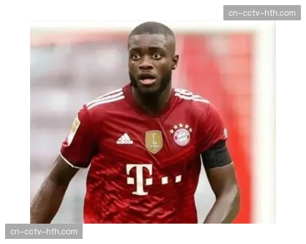 特写：第70分钟，拜仁中卫于帕梅卡诺一次关键的区域上抢瓦解对手反击